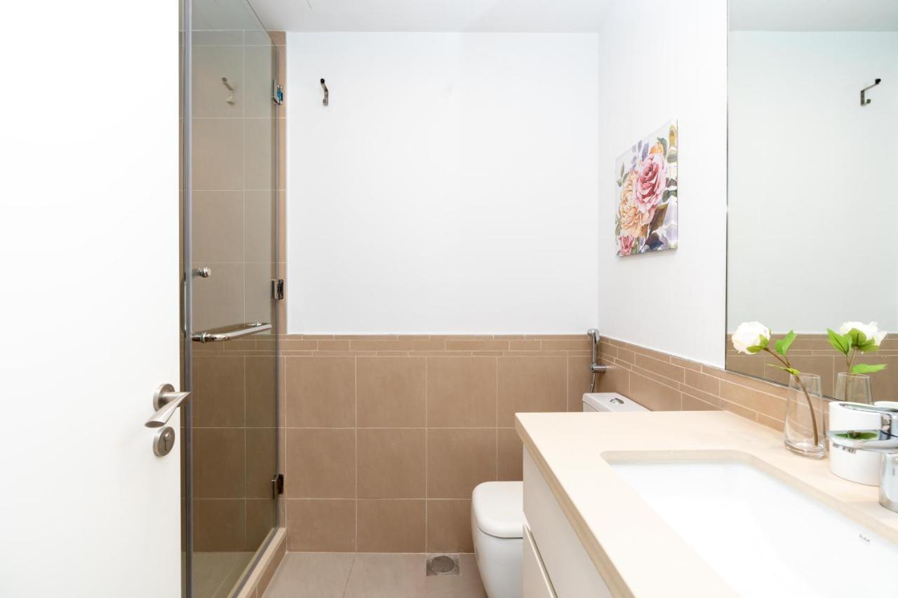 Almond Haven 2br, 2 Bath Retreat In Town Square